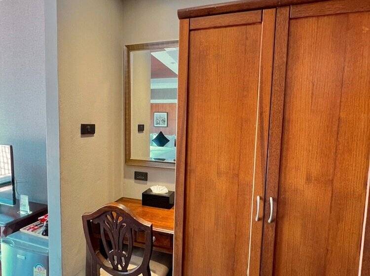 Люкс, Yotaka Bangkok