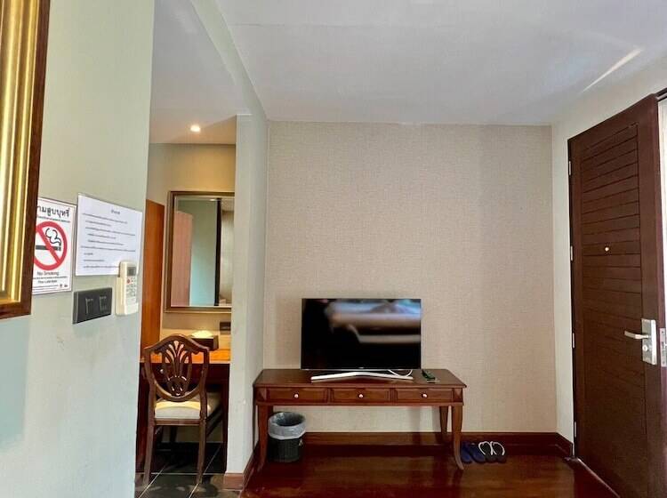 Номер Стандарт Вид на Бассейн, Yotaka Bangkok