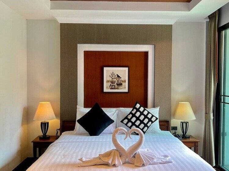 Номер Стандарт Вид на Бассейн, Yotaka Bangkok