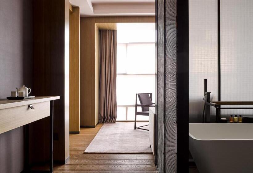 Люкс Deluxe Кровать Кинг, The Puxuan Hotel And Spa