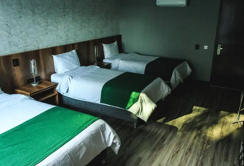 スーペリアの４人部屋, Café Hotel Medellín