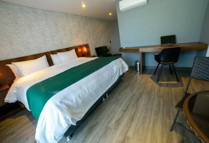 バルコニー付きデラックスルーム, Café Hotel Medellín
