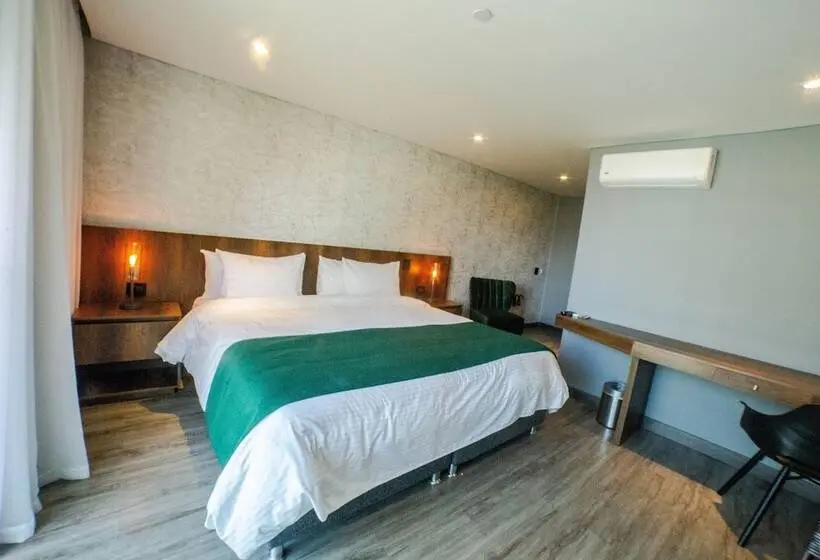 バルコニー付きデラックスルーム, Café Hotel Medellín