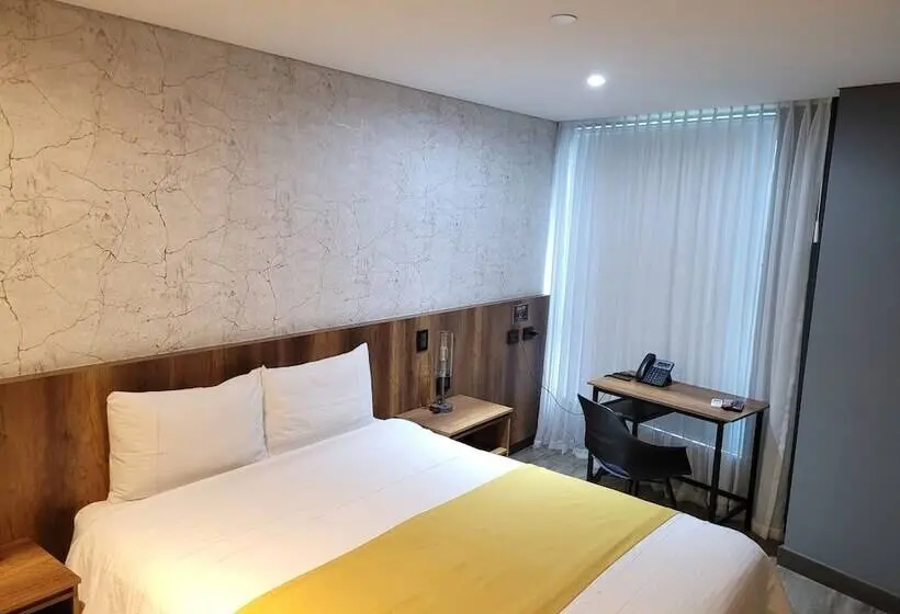 スーペリアールーム, Café Hotel Medellín