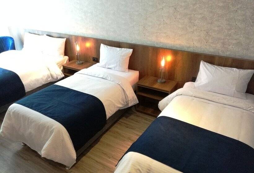 4인용 수피리어 룸, Café Hotel Medellín