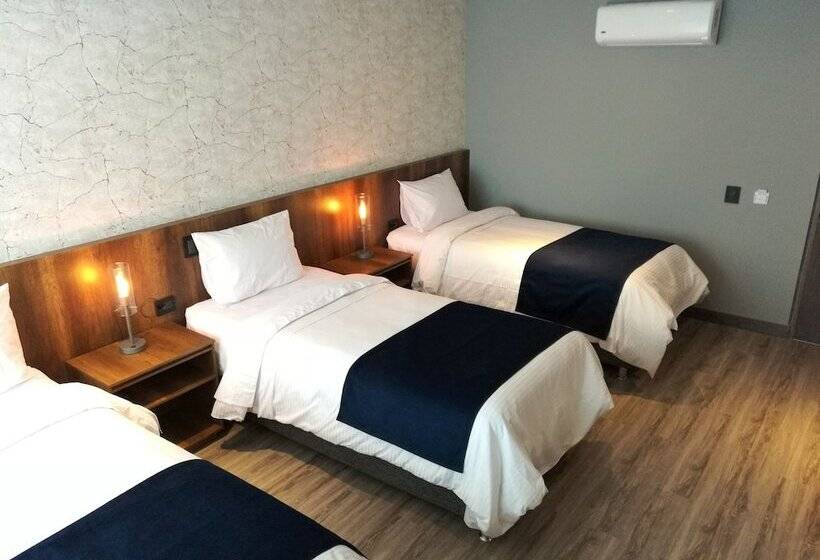 4인용 수피리어 룸, Café Hotel Medellín