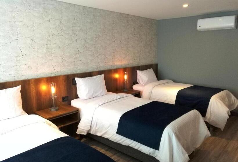 4인용 수피리어 룸, Café Hotel Medellín