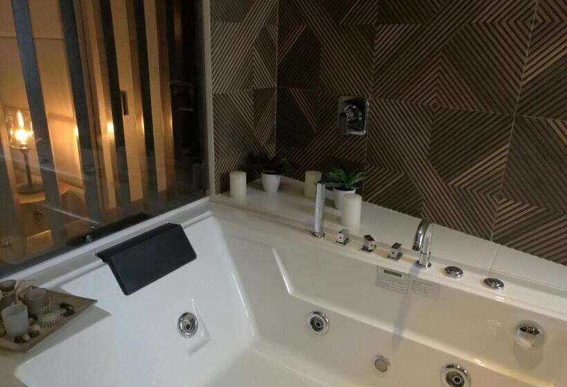 자쿠지 스위트, Café Hotel Medellín