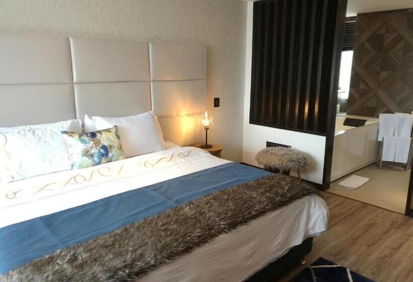 자쿠지 스위트, Café Hotel Medellín