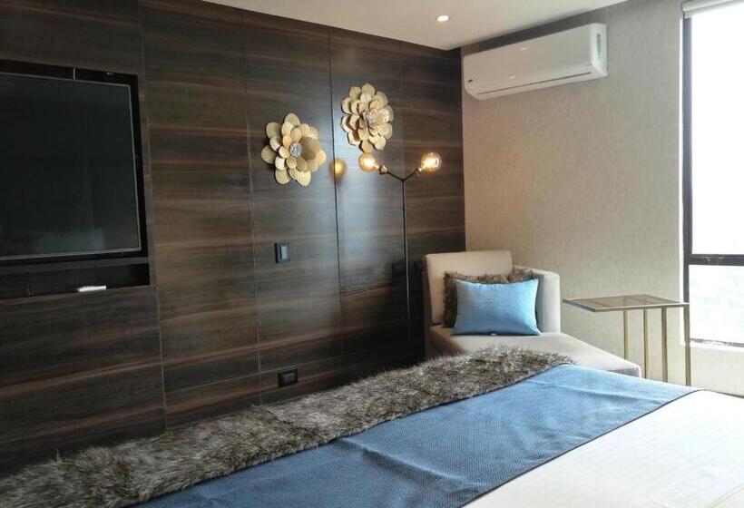 자쿠지 스위트, Café Hotel Medellín