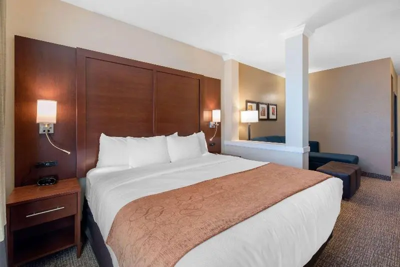スイート, Comfort Suites Denver International Airport