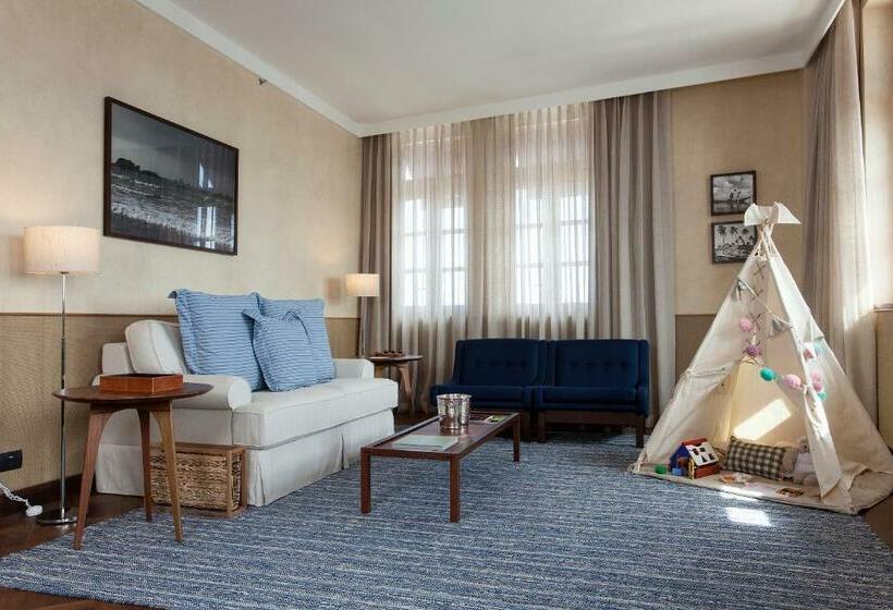 جناح مطلّ علي البحر, Fasano Salvador