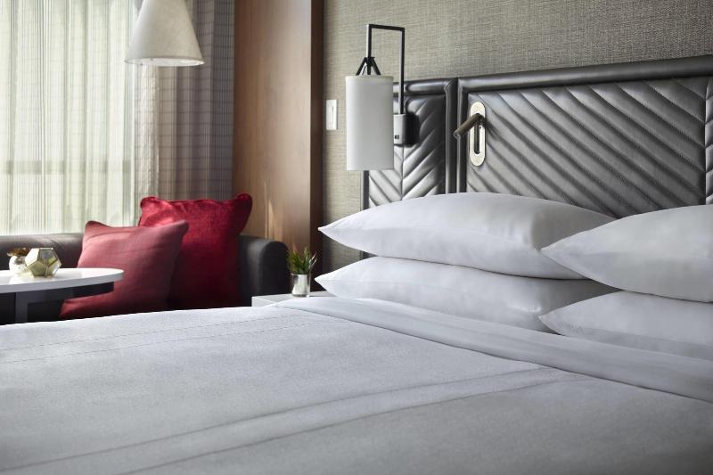 스탠다드 룸 킹사이즈 침대, Marriott Columbus Osu