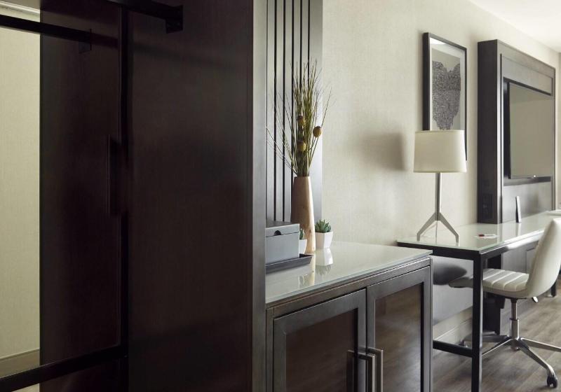 غرفة قياسية سرير كينج, Marriott Columbus Osu
