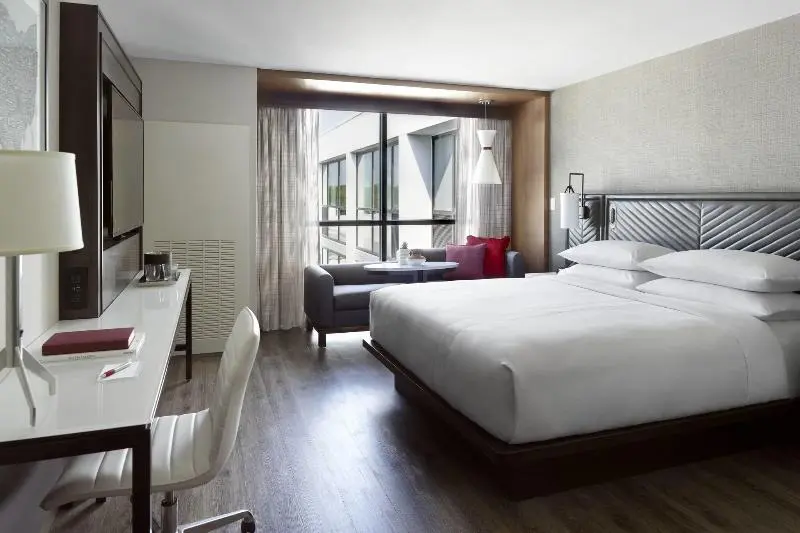 キングサイズベッドのスタンダードルーム, Marriott Columbus Osu