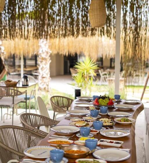 غرفة قياسية مطلّة علي حمام السباحة, Bellezza Hotel Alaçatı