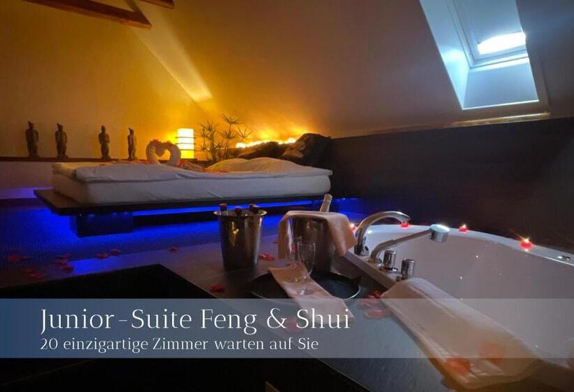 جناح جونيور, Herberge