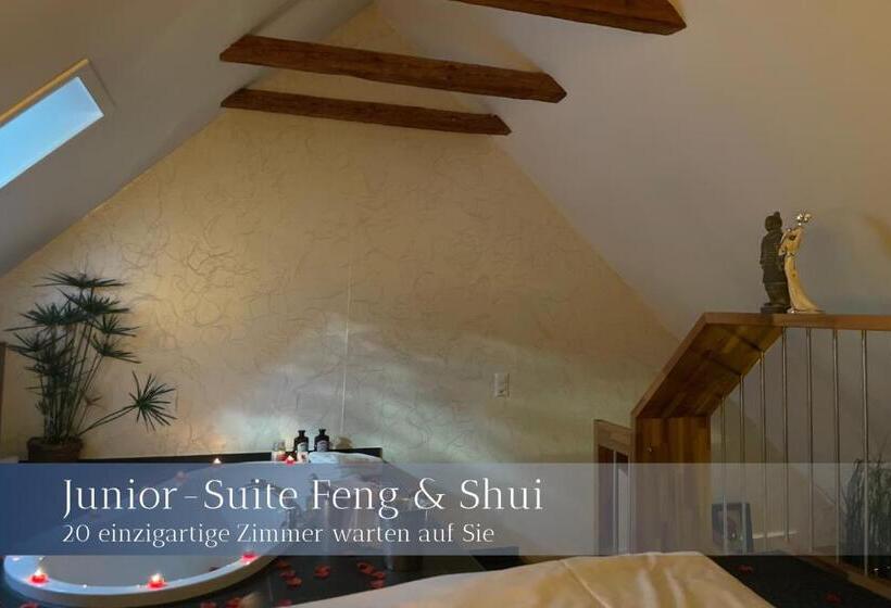 جناح جونيور, Herberge