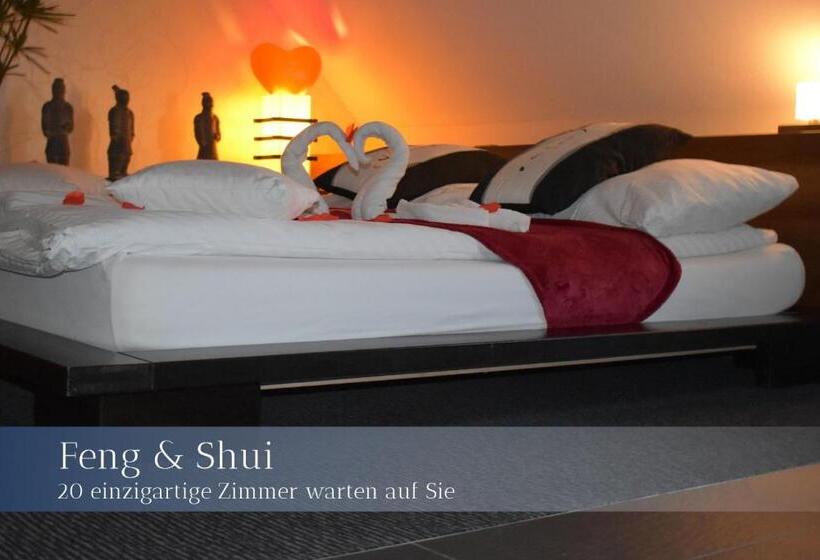 جناح جونيور, Herberge