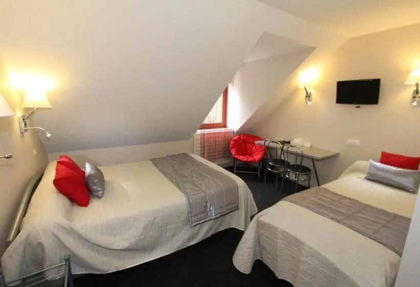 スタンダードトリプルルーム, Hôtel Restaurant Le Sire De Joux