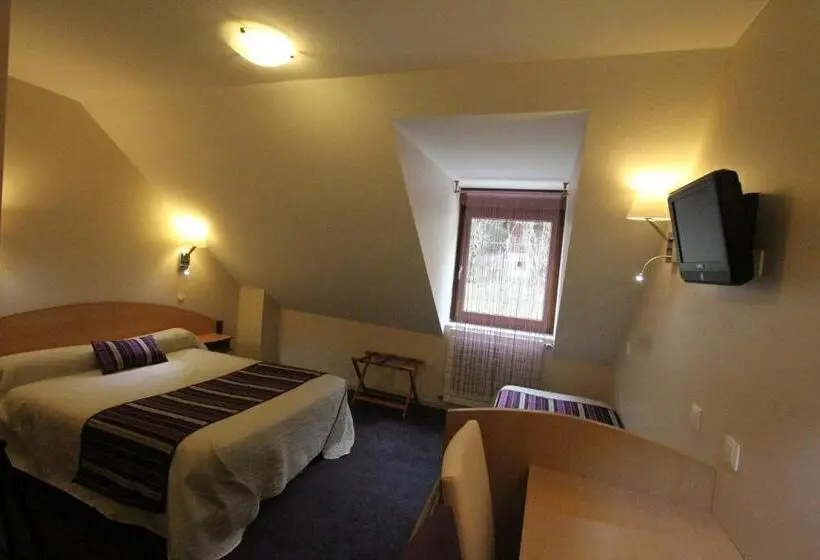 スタンダードトリプルルーム, Hôtel Restaurant Le Sire De Joux