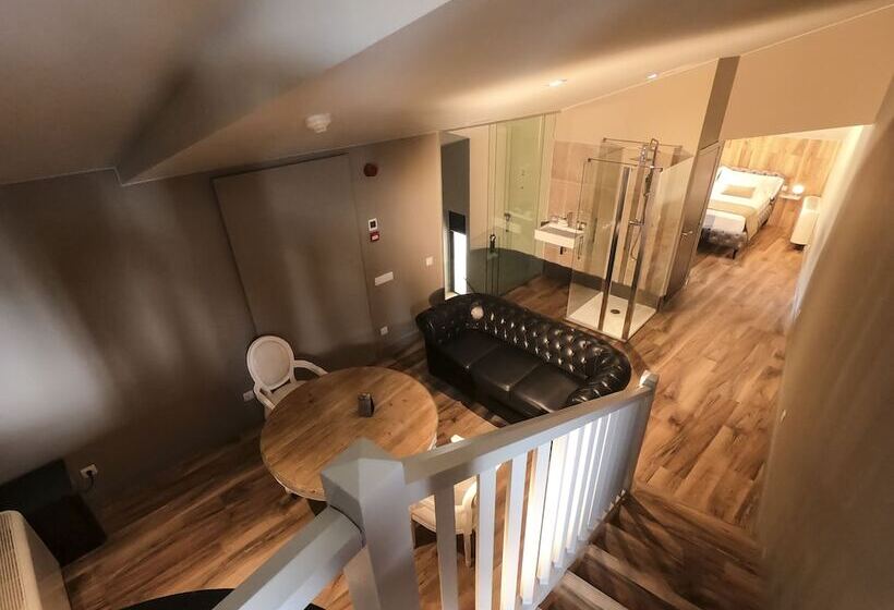 سوییت سوپریور, Les Clarisses Boutique