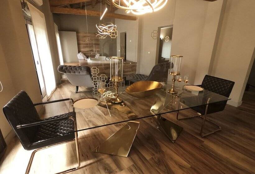 سوییت لوکس, Les Clarisses Boutique