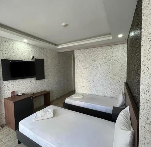 اتاق استاندارد, Luna Lara