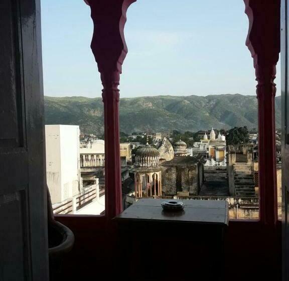 高级大房间, Paramount Palace