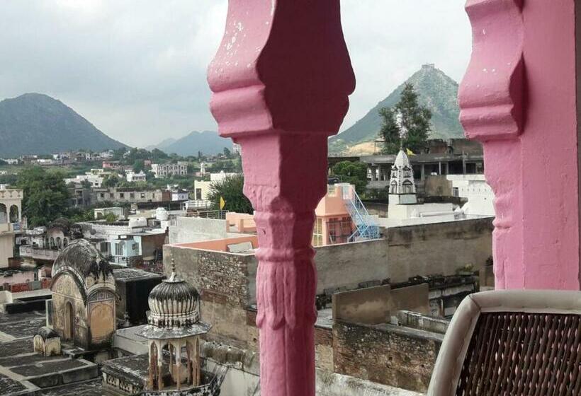 高级大房间, Paramount Palace