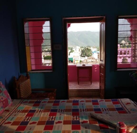 高级大房间, Paramount Palace