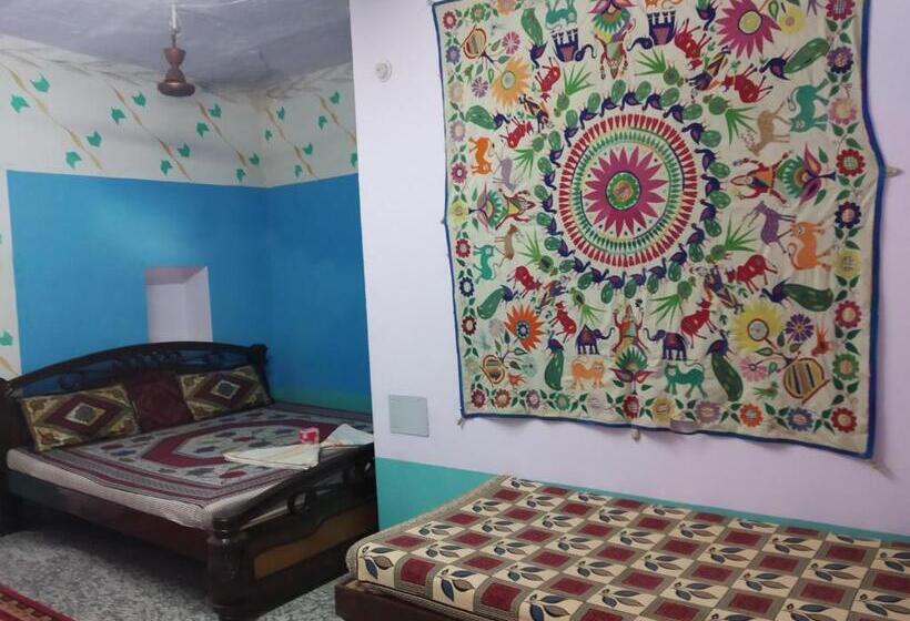 标准间, Paramount Palace