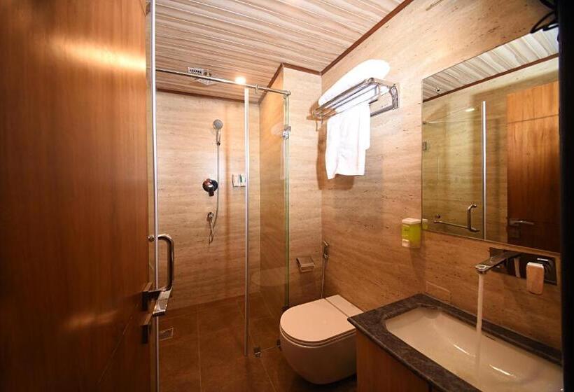 اتاق سوپریور, Thamel Park