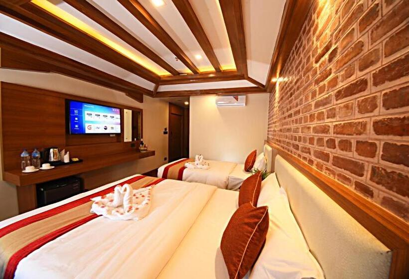 اتاق خانوادگی, Thamel Park