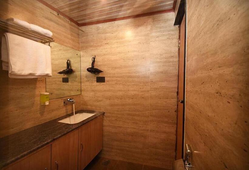 اتاق سوپریور خانوادگی, Thamel Park