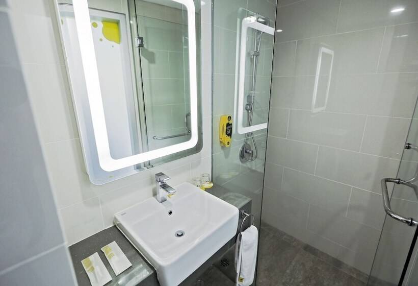 Standardrum, Yello Hotel Paskal Bandung