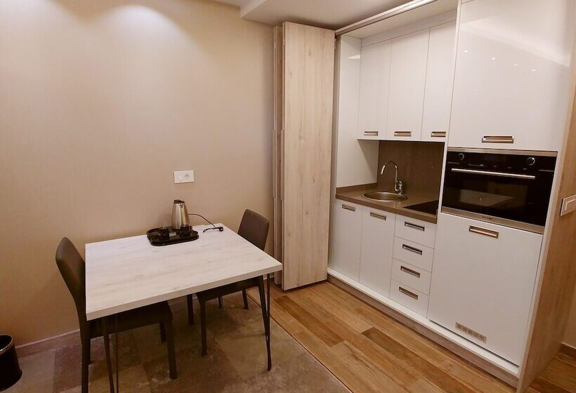 سوئیت سینیور, Maximus Hotel Byblos