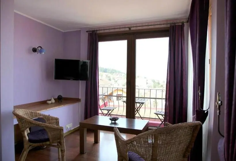 اتاق لوکس با بالکن و چشم‌انداز دریا, L'isola Guesthouse