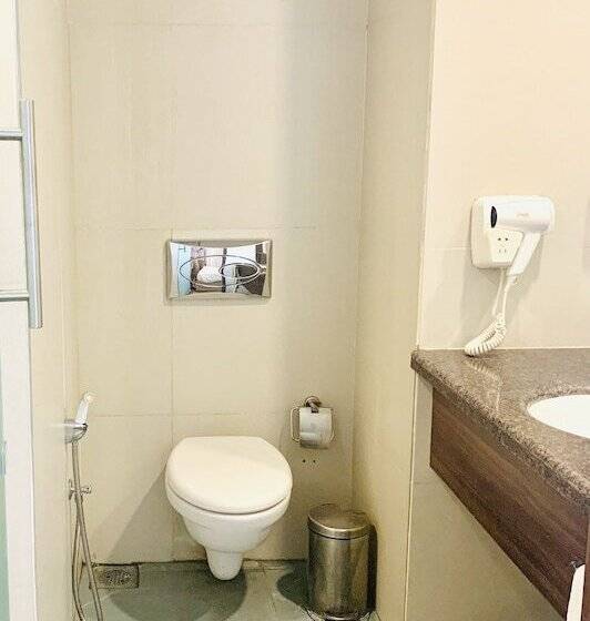 חדר אקזקיוטיב, Ginger Vadodara Rcr