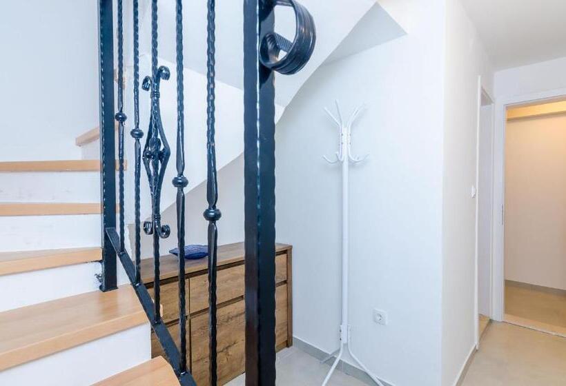 חדר דופלקס, Rooms Baza