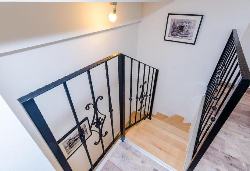 חדר דופלקס, Rooms Baza