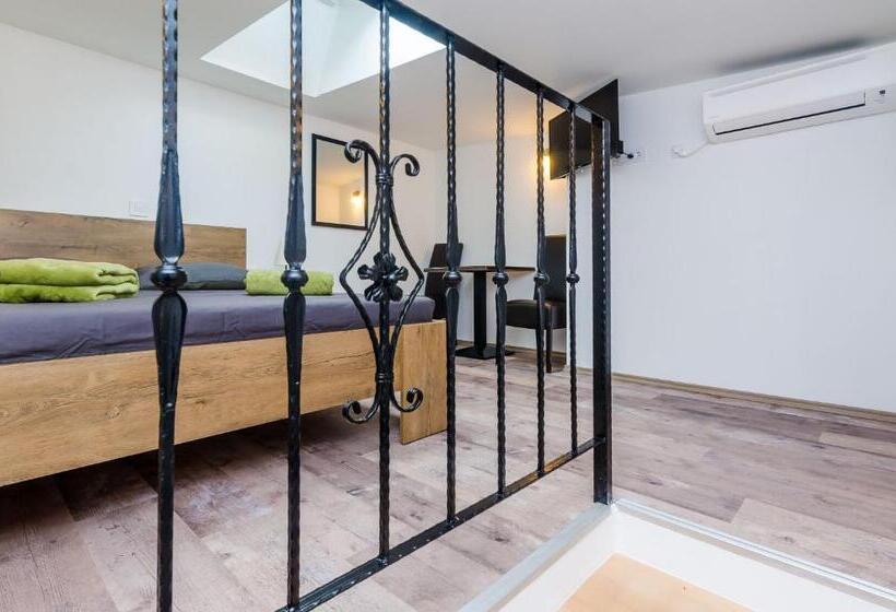 חדר דופלקס, Rooms Baza