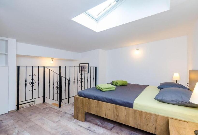 חדר דופלקס, Rooms Baza