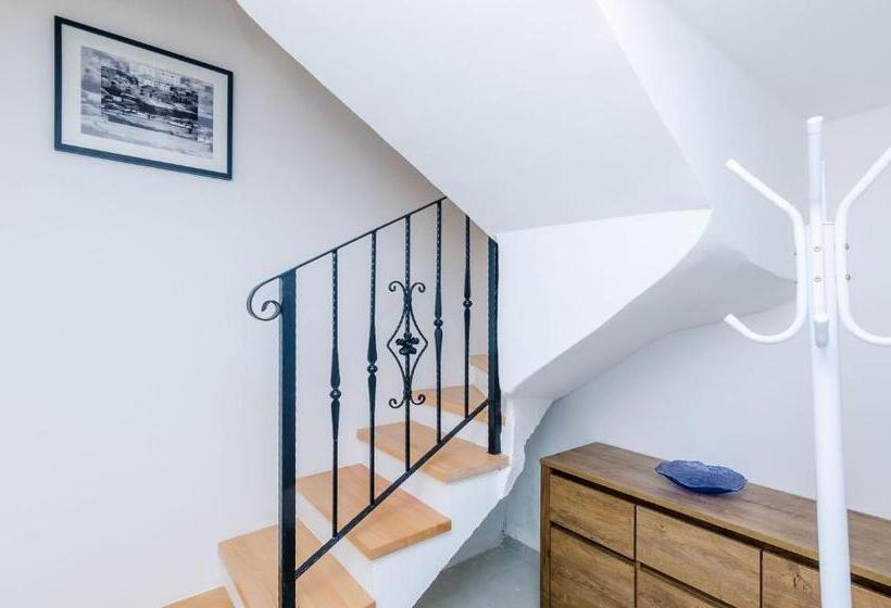 חדר דופלקס, Rooms Baza