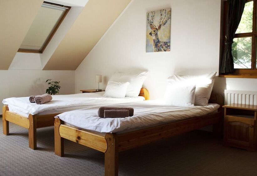 חדר סטנדרט לשלושה, Grand Slam Park Inn