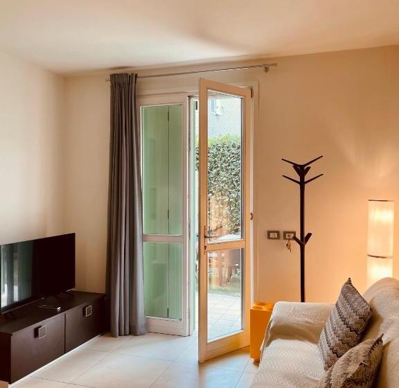 Апартаменты 2 Спальни с Садом, Residence Del Lago