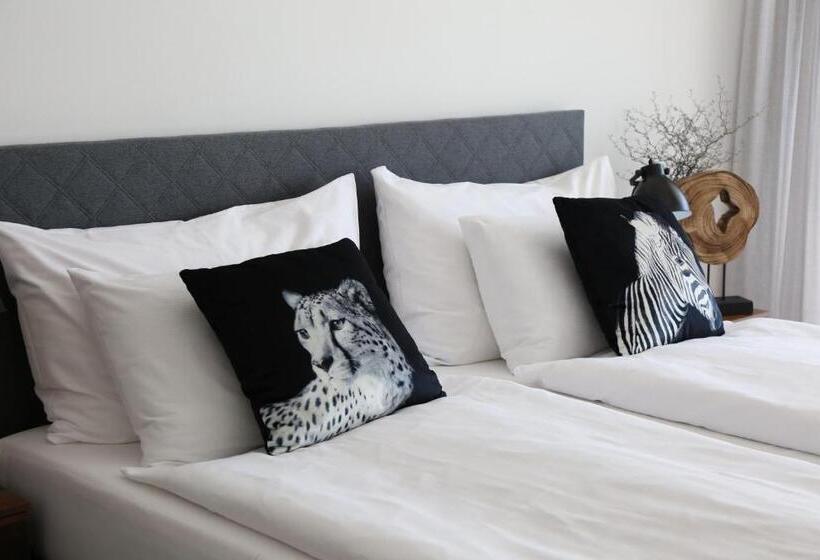 اتاق لوکس با چشم‌انداز دریاچه, Al Pozz Boutique Resort