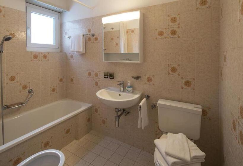 اتاق لوکس با چشم‌انداز دریاچه, Al Pozz Boutique Resort