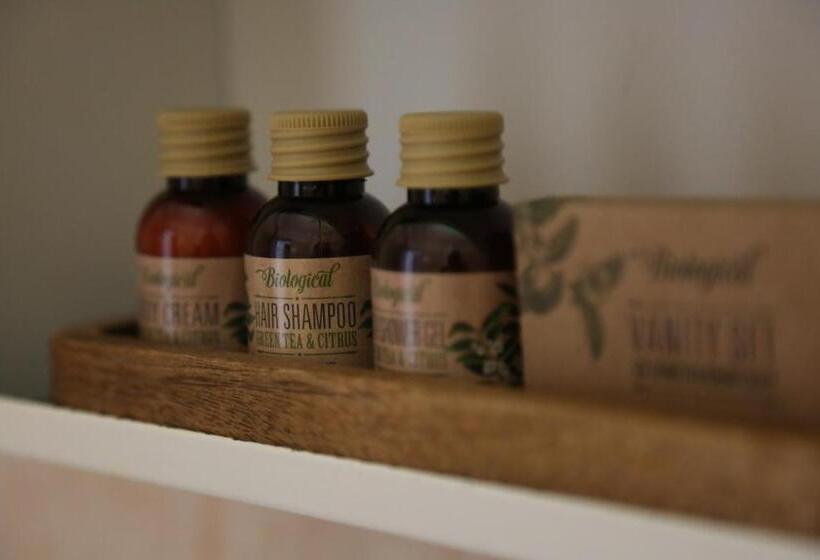 اتاق لوکس با چشم‌انداز دریاچه, Al Pozz Boutique Resort