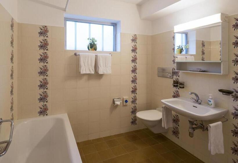 Superior room with lake view, Al Pozz Boutique Resort